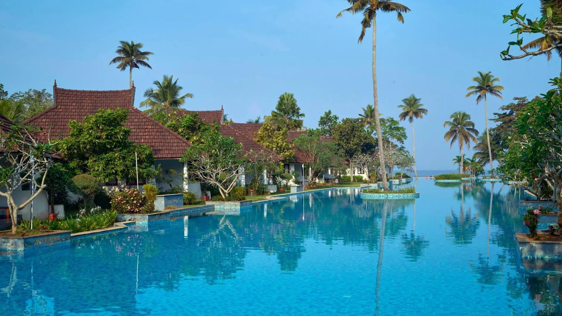 Rhythm Kumarakom Station touristique